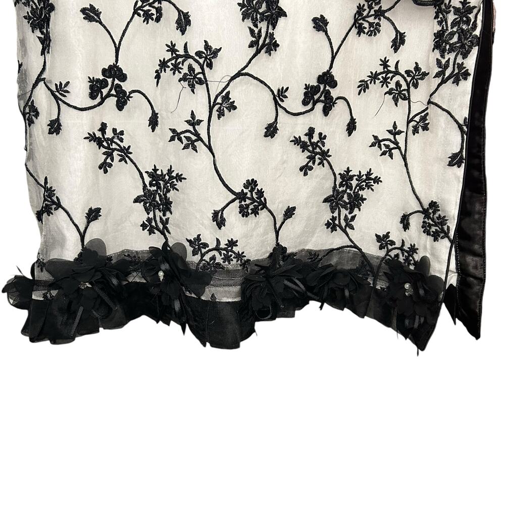 Handmade White and Black Floral Dress - Picture 2 of 6